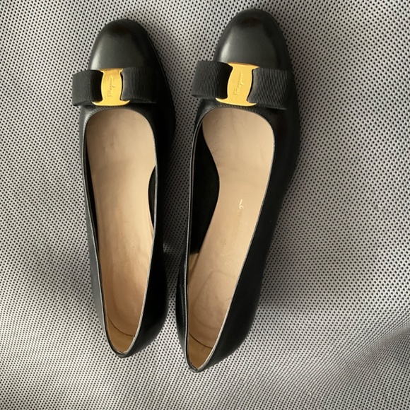 Ladies Salvatore Ferragamo GUC shoes - Picture 2 of 11